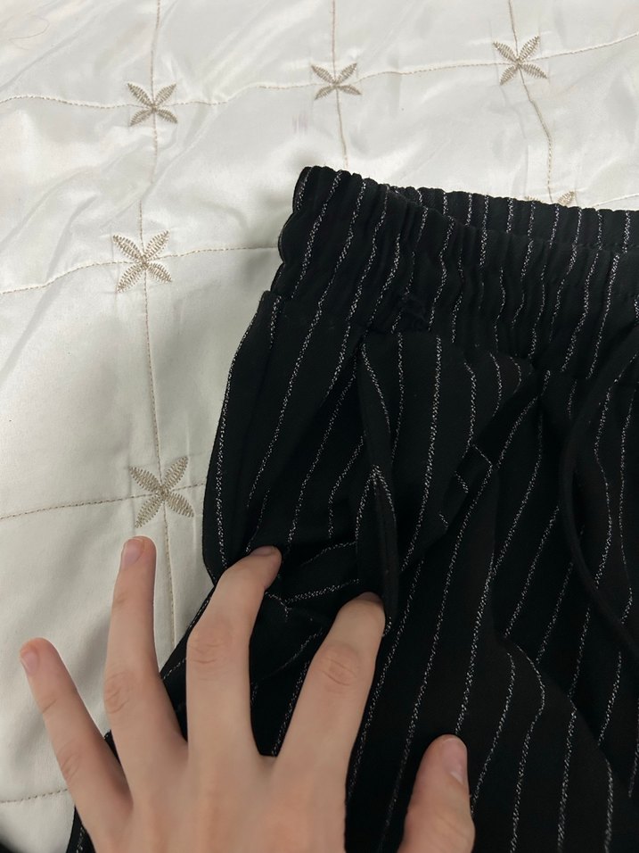 Kadın Siyah Çizgili Pilili  Pantolon - Görsel 2