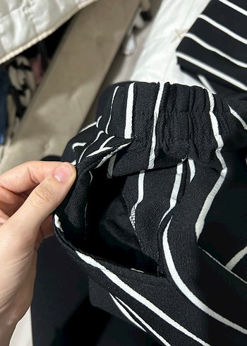 Kadın Siyah Çizgili Pilili Pantolon - Görsel 2