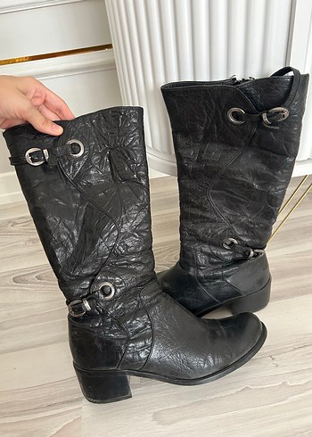 Siyah Deri Tokalı Dizüstü Bot
