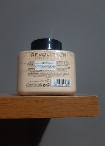 Revolution Revoulution Baking Pudra