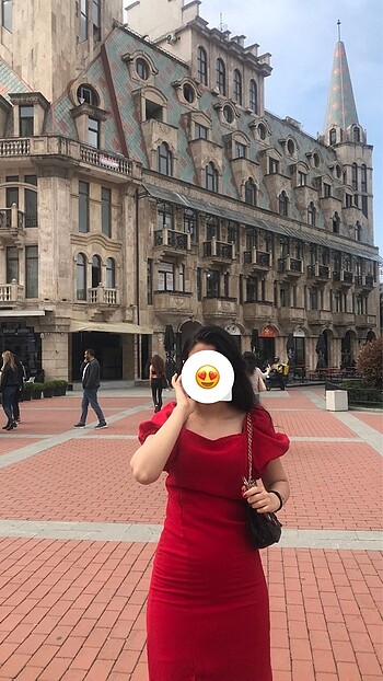 Kırmızı balon kol elbise