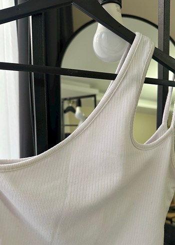 s Beden beyaz Renk Beyaz Asimetrik Tek Kol Askılı Kadın Crop Top