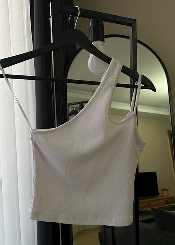 Beyaz Asimetrik Tek Kol Askılı Kadın Crop Top