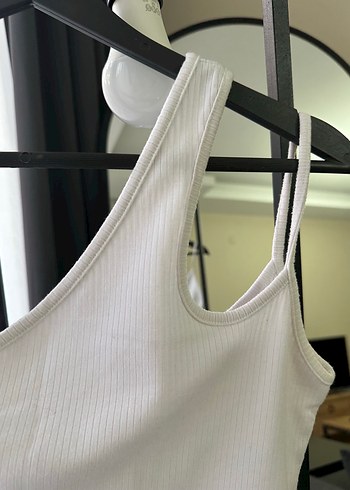 s Beden Beyaz Asimetrik Tek Kol Askılı Kadın Crop Top
