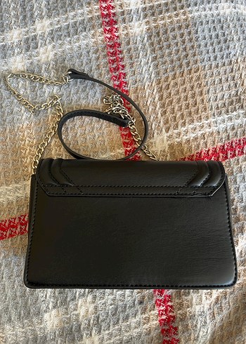 Zincir Detaylı Siyah Yılan Derisi Desenli Deri Çanta - Görsel 3