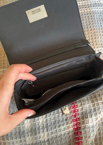 Zincir Detaylı Siyah Yılan Derisi Desenli Deri Çanta - Görsel 4