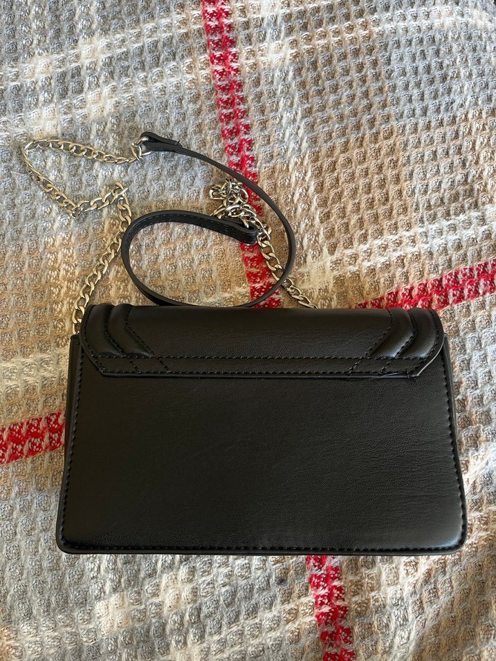 Zincir Detaylı Siyah Yılan Derisi Desenli Deri Çanta - Görsel 3