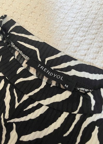 Trendyol & Milla Zebra Desenli Yüksek Yakalı Kolsuz Crop Top