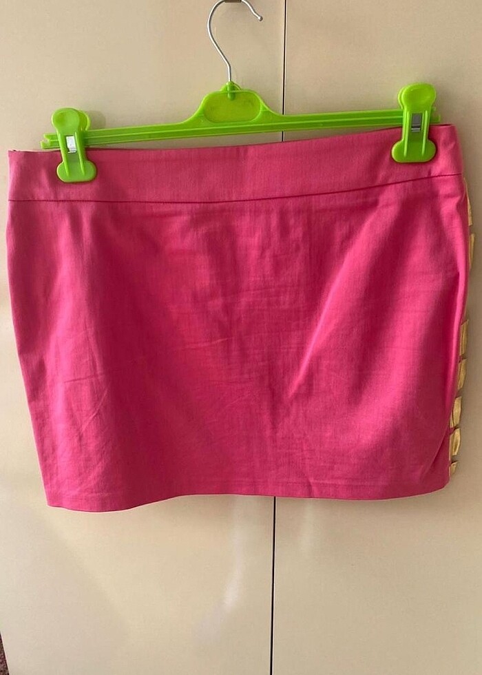 Gold detaylı pembe tasarım kalem etek - Görsel 3