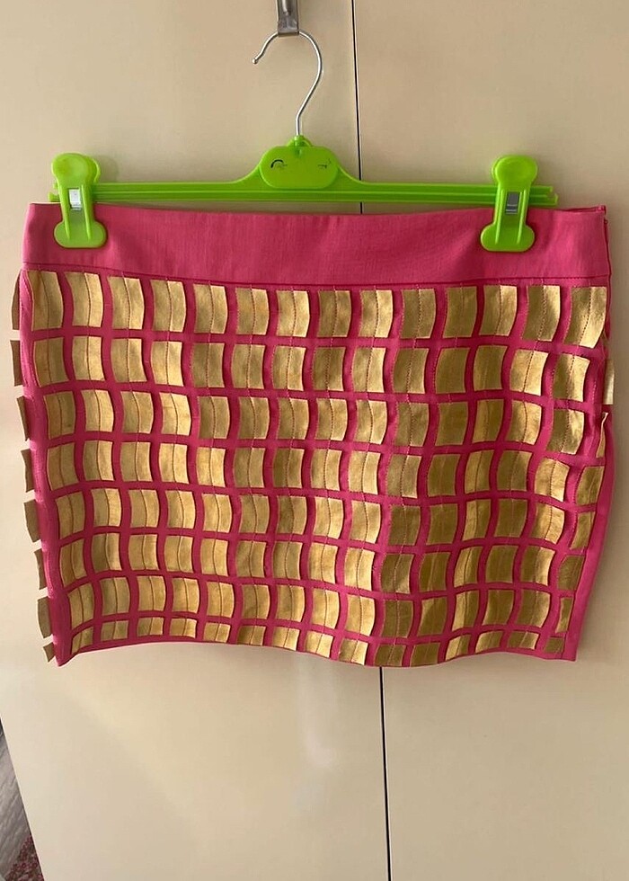 Gold detaylı pembe tasarım kalem etek - Görsel 2