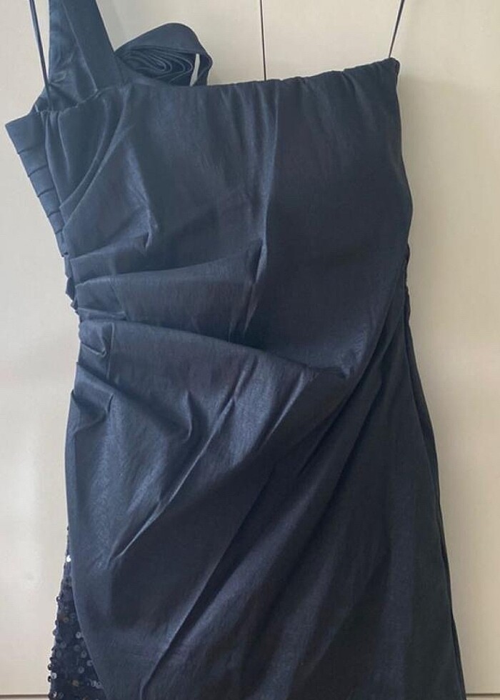 Payetli siyah tek omuz mini saten abiye - Görsel 5