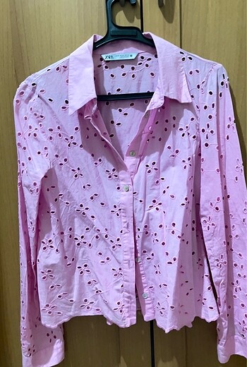 Pembe gömlek