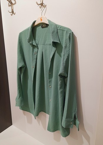 Düğmeli Yakalı Kadın Denim Gömlek - Görsel 4