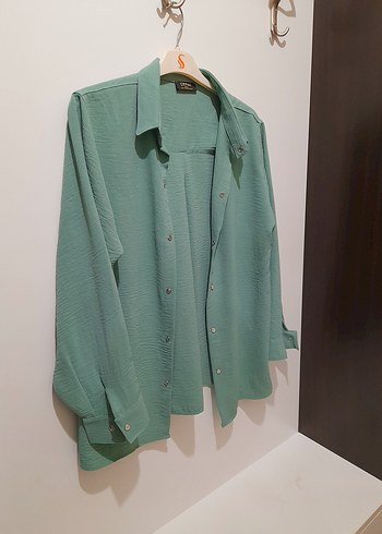 Düğmeli Yakalı Kadın Denim Gömlek - Görsel 5