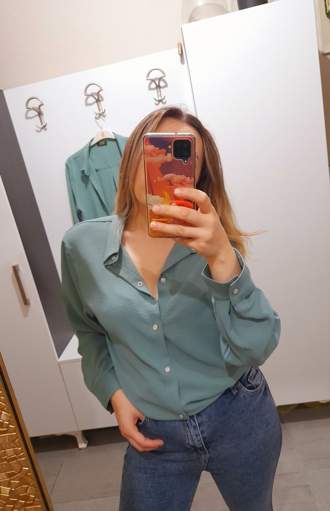 Düğmeli Yakalı Kadın Denim Gömlek - Görsel 2