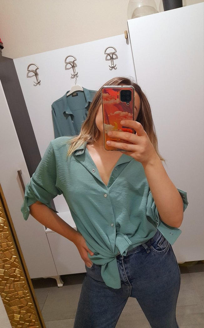 Düğmeli Yakalı Kadın Denim Gömlek - Görsel 3