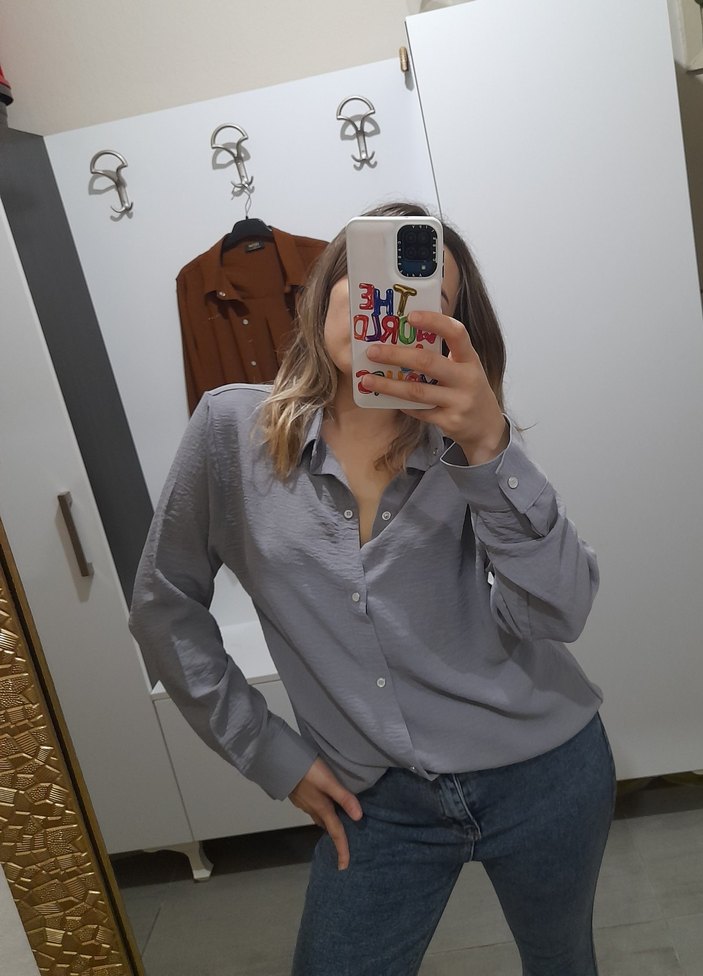 Gri Batik Desenli Uzun Kollu Kadın Gömlek - Görsel 2