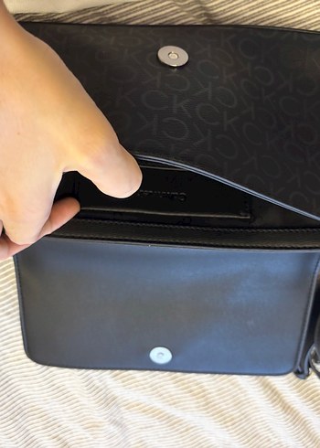 Calvin Klein Siyah Deri Kadın Çapraz Çanta - Görsel 2