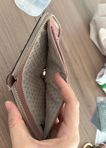 DKNY Kadın Pembe Fermuarlı Cüzdan