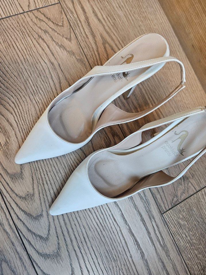 Beyaz Tokalı İnce Topuklu Kadın Abiye Ayakkabı - Görsel 3