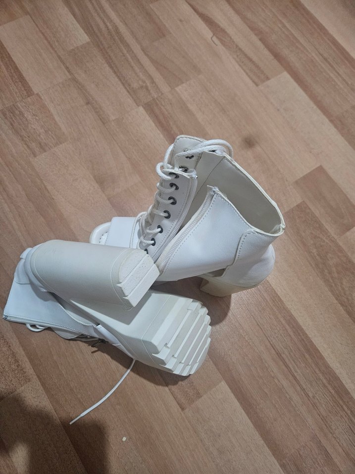 Beyaz Bağcıklı Platform Topuklu Kadın Bot - Görsel 3