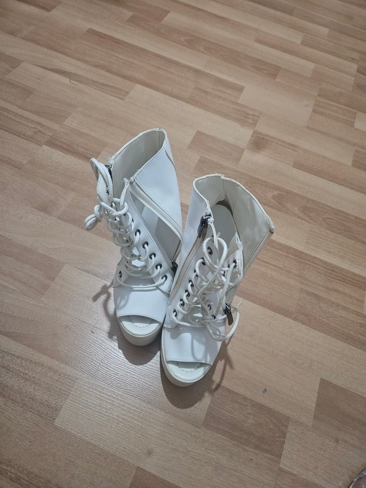 Beyaz Bağcıklı Platform Topuklu Kadın Bot - Görsel 4