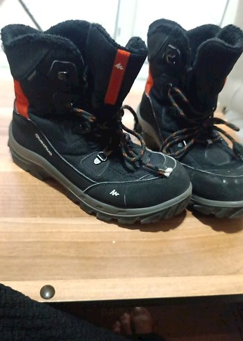 Decathlon Kislik Siyah Bagcikli Dag Botu