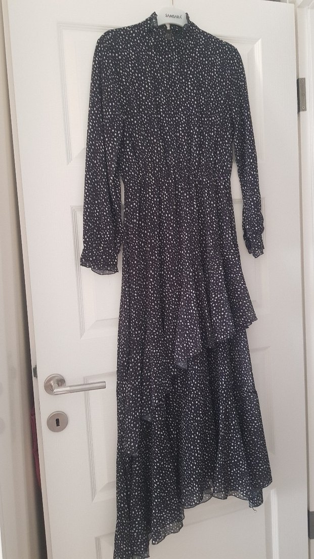 Kemerli Siyah Beyaz Midi Elbise - Görsel 3