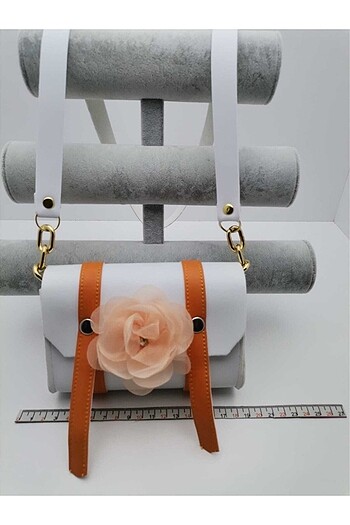 Turuncu çiçek detaylı askılı çanta