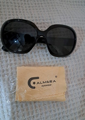 Almera Siyah polarize çocuk güneş gözlüğü.