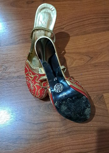 Kırmızı Nakışlı Kadın Dolgu Topuklu Terlik - Görsel 3