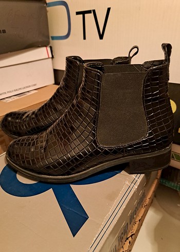 Siyah Yılan Desenli Deri Kadın Bot - Görsel 2