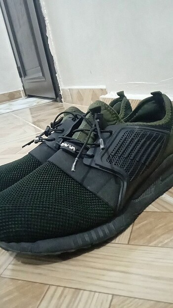 Spor ayakkabı yeni gibidir çok giyilmedi avva markadir