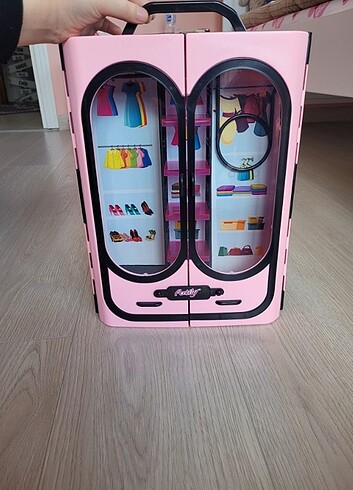 Beden Barbie Kıyafet Dolabı.