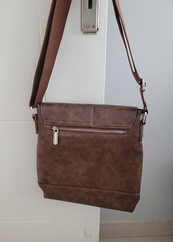 Kahverengi Deri Postacı Çantası - Görsel 3