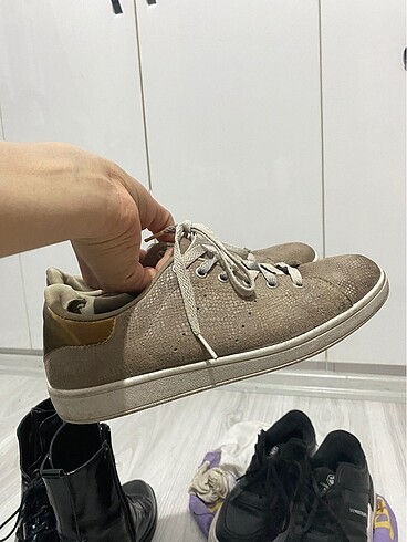 Yargıcı bej sneaker