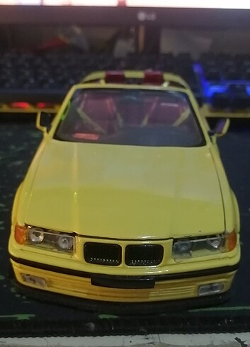 Beden 1:18 MAİSTO E36 CABRİO DİECAST