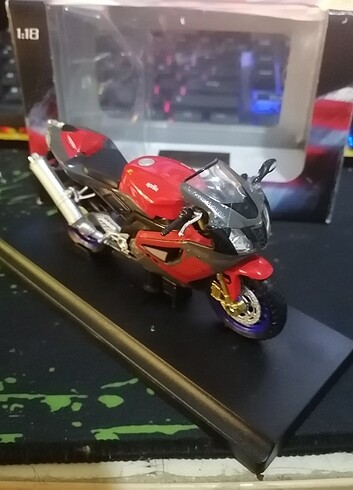 1:18 WELLY MOTOSİKLET APRILIA RSV 1000 R DİECAST