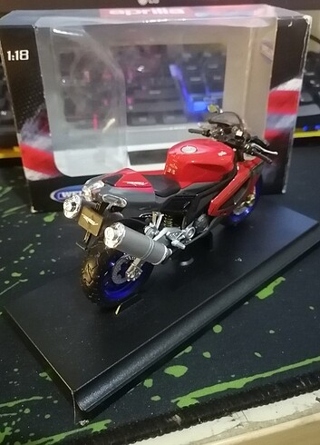 Beden Renk 1:18 WELLY MOTOSİKLET APRILIA RSV 1000 R DİECAST