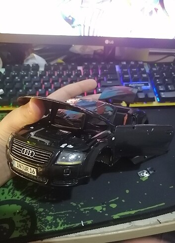 Beden 1:18 MAİSTO AUDİ TT DİECAST