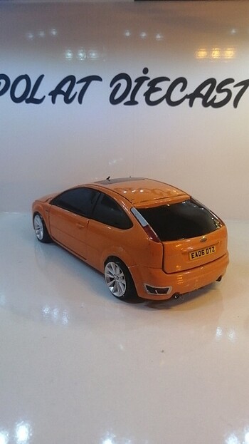  1:24 CARARAMA FORD FOCUS ST DİECAST 