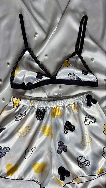 Üçgen Bralet & Saten Şort Takım