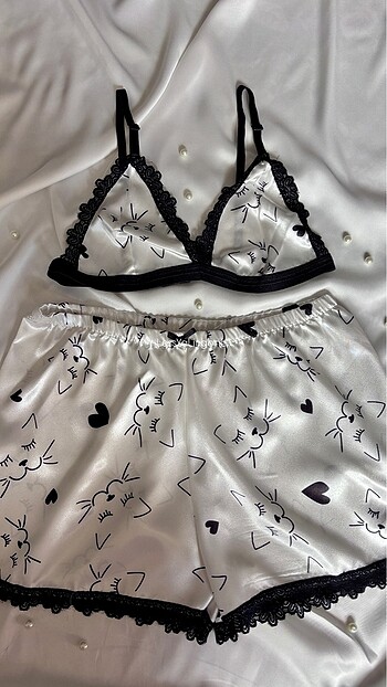 Üçgen Bralet & Saten Şort Takım