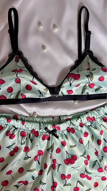 xs Beden Üçgen Bralet & Saten Şort Takım