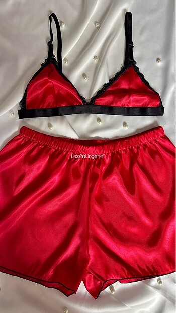 Üçgen Bralet & Saten Şort Takım