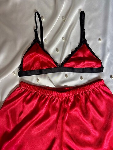 xs Beden kırmızı Renk Üçgen Bralet & Saten Şort Takım