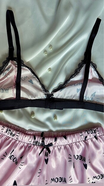 xs Beden Üçgen Bralet & Saten Şort Takım