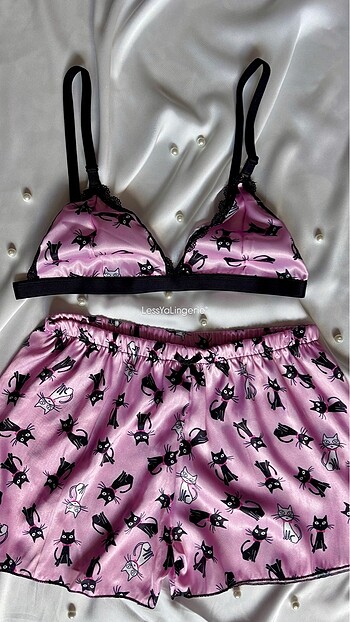 Üçgen Bralet & Saten Şort Takım