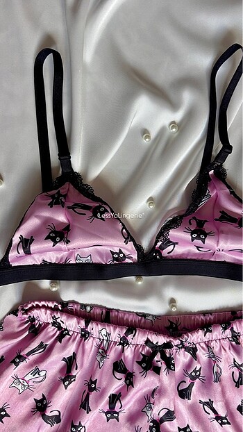 xs Beden Üçgen Bralet & Saten Şort Takım
