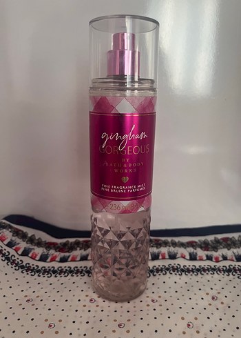 Gingham Gorgeous vücut spreyi bath and body works
